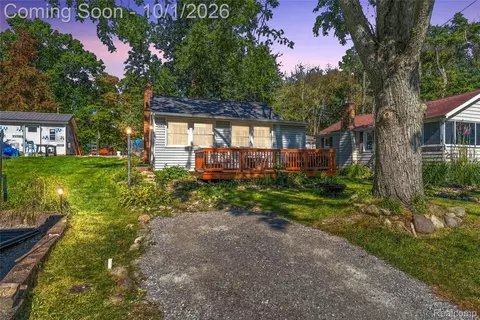 1621 Greenwood Ct, Brooklyn, MI 49230