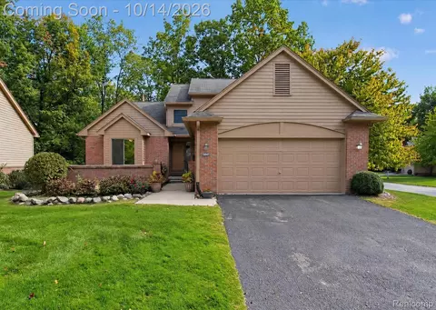 6645 Heron Pt, West Bloomfield, MI 48323