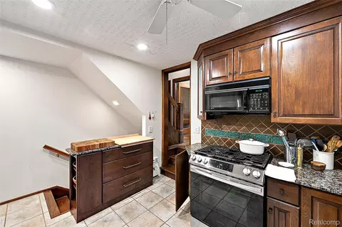 Kitchen - 367 Baldwin Rd, Birmingham, MI 48009 photo 3 of 4