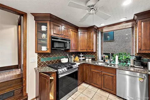 Kitchen - 367 Baldwin Rd, Birmingham, MI 48009 photo 2 of 4