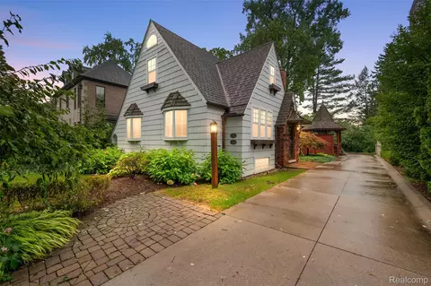 367 Baldwin Rd, Birmingham, MI 48009
