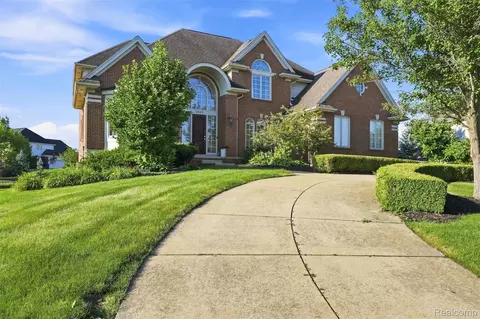 3603 N Century Oak Cir, Oakland, MI 48363