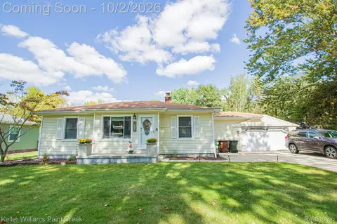 7685 Metz Dr, Shelby Township, MI 48316