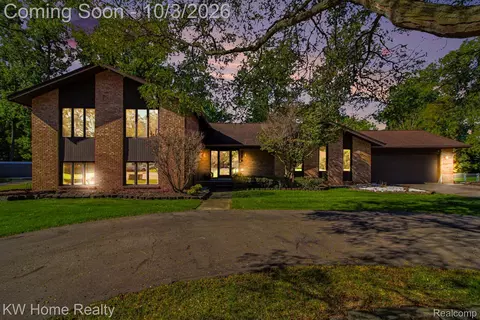 23433 Riverview Dr, Southfield, MI 48034