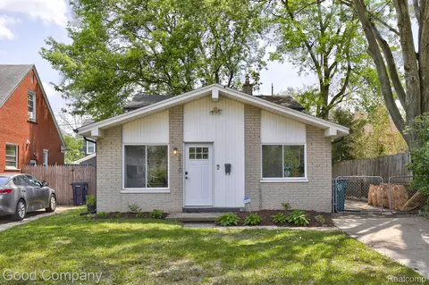 2410 E Lincoln Ave, Royal Oak, MI 48067