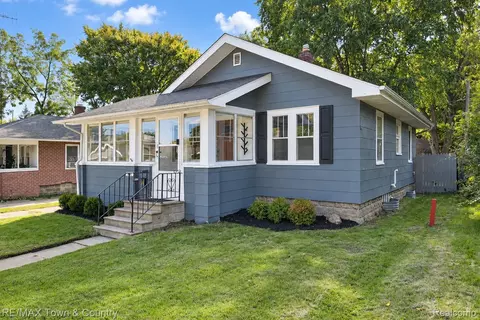 Exterior - 701 Saint Clair Ave, Flint, MI 48504 photo 2 of 4