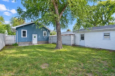 Exterior - 701 Saint Clair Ave, Flint, MI 48504 photo 4 of 4
