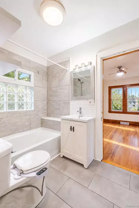 Bath - 701 Saint Clair Ave, Flint, MI 48504 photo 1 of 1