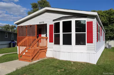 2370 N Dundee Ct, Highland, MI 48357