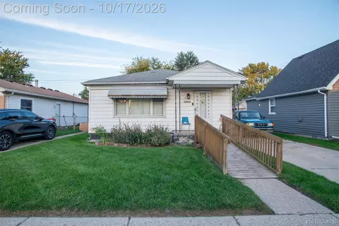 26044 Clancy St, Roseville, MI 48066