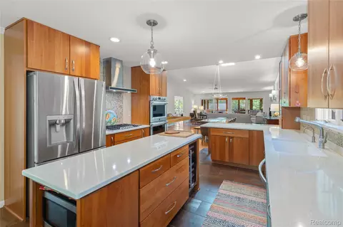 3709 Wabeek Lake Dr W, Bloomfield Hills, MI 48302