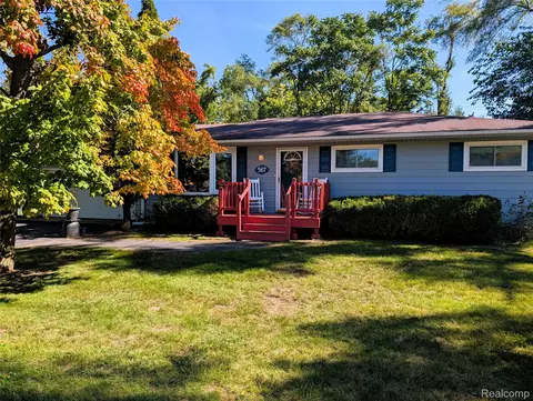 567 Pine Tree Rd, Orion, MI 48362