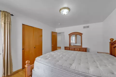 Bedroom - 7771 Esper Blvd, Dearborn, MI 48126 photo 1 of 5