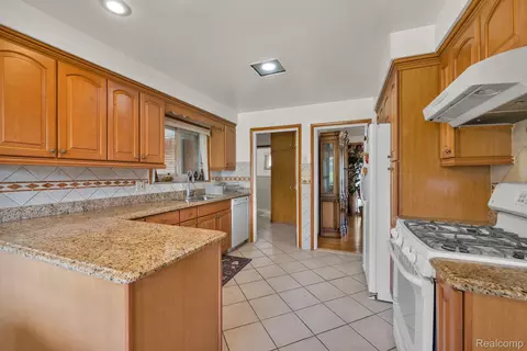 Kitchen - 7771 Esper Blvd, Dearborn, MI 48126 photo 4 of 4