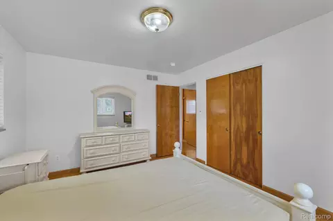 Bedroom - 7771 Esper Blvd, Dearborn, MI 48126 photo 5 of 5