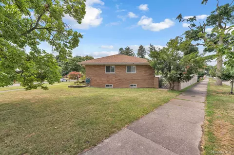 Exterior - 7771 Esper Blvd, Dearborn, MI 48126 photo 7 of 9