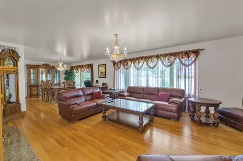 Living - 7771 Esper Blvd, Dearborn, MI 48126 photo 2 of 5