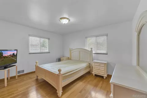 Bedroom - 7771 Esper Blvd, Dearborn, MI 48126 photo 4 of 5