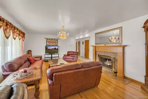 Living - 7771 Esper Blvd, Dearborn, MI 48126 photo 4 of 5