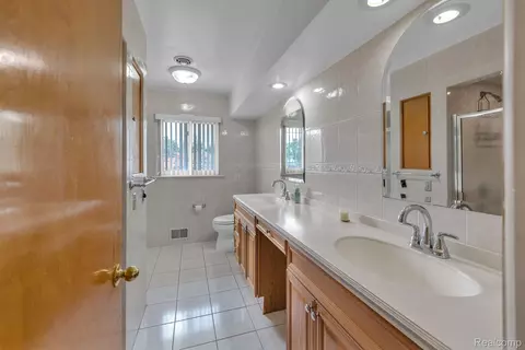 Bath - 7771 Esper Blvd, Dearborn, MI 48126 photo 1 of 7