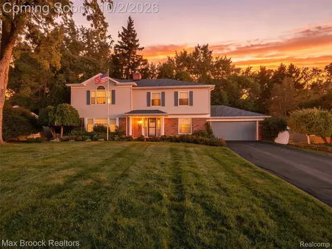 3548 Valleyview Ln, West Bloomfield, MI 48323