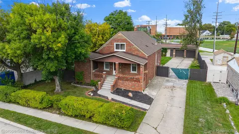 16243 Owen Ave, Eastpointe, MI 48021