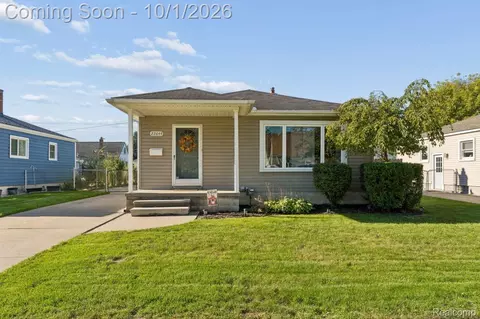 22644 Ridgeway St, Saint Clair Shores, MI 48080