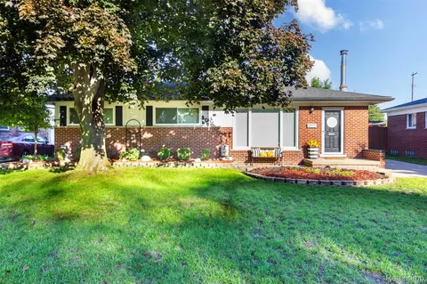 8771 Birkhill Dr, Sterling Heights, MI 48314