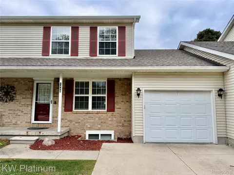 1449 Whispering Woods Ln, Marysville, MI 48040