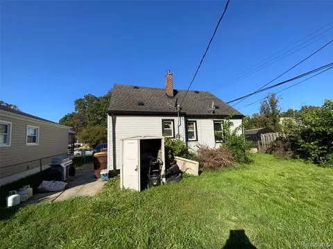 Exterior - 4643 Winifred St, Wayne, MI 48184 photo 5 of 6