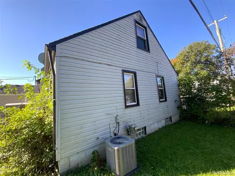 Exterior - 4643 Winifred St, Wayne, MI 48184 photo 3 of 6