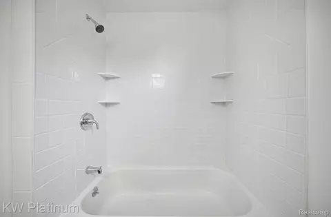 Bath - 1309 Saint Clair Blvd, Algonac, MI 48001 photo 3 of 10