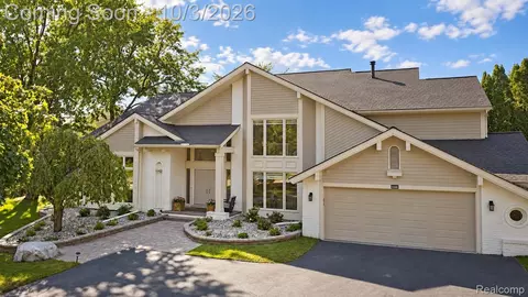 4833 Panorama Cir, West Bloomfield, MI 48323
