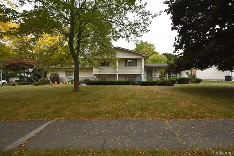 210 Frank Rd, Frankenmuth, MI 48734