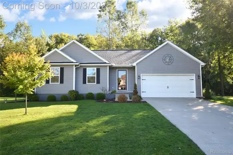 9343 Betsie Dr, Grand Blanc, MI 48439