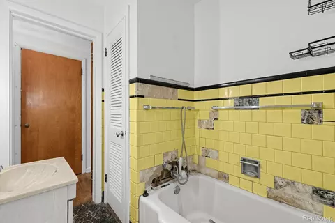 Bath - 530 Murphy St, Blackman, MI 49202 photo 2 of 3
