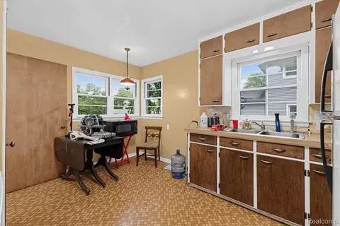 Kitchen - 530 Murphy St, Blackman, MI 49202 photo 2 of 3