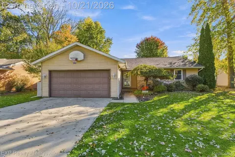 3754 State Rd, Fort Gratiot, MI 48059
