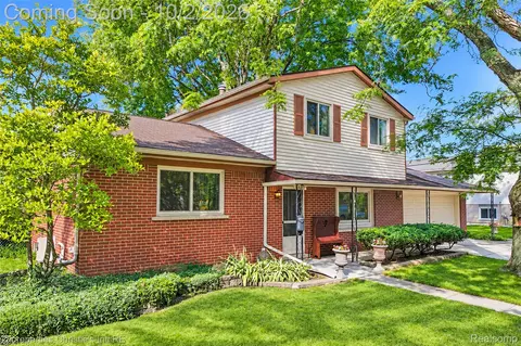24187 S Duncan Cir, Farmington Hills, MI 48336