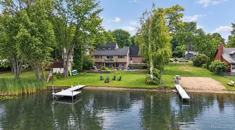 4341 Cornith Dr, Orion, MI 48359