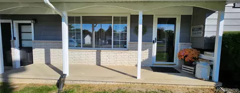 Exterior - 1069 Elodie Dr, Flint, MI 48532 photo 1 of 8
