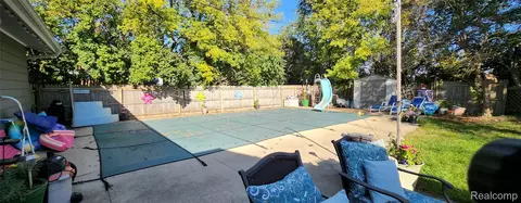 Exterior - 1069 Elodie Dr, Flint, MI 48532 photo 7 of 8
