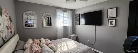 Bedroom - 1069 Elodie Dr, Flint, MI 48532 photo 8 of 11