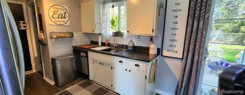 Kitchen - 1069 Elodie Dr, Flint, MI 48532 photo 2 of 3
