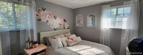 Bedroom - 1069 Elodie Dr, Flint, MI 48532 photo 5 of 11