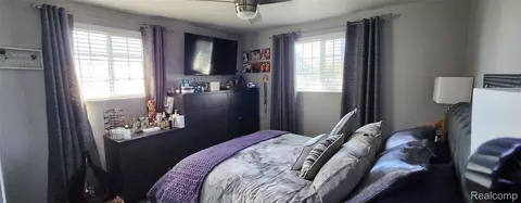 Bedroom - 1069 Elodie Dr, Flint, MI 48532 photo 2 of 11