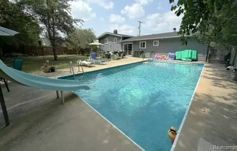 Exterior - 1069 Elodie Dr, Flint, MI 48532 photo 2 of 8