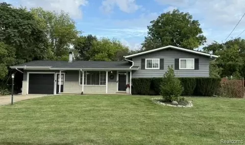 1069 Elodie Dr, Flint, MI 48532