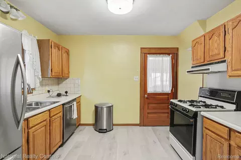 Kitchen - 419 John M Ave, Clawson, MI 48017 photo 2 of 2
