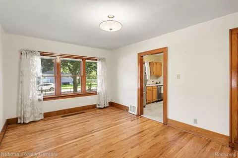 Living - 419 John M Ave, Clawson, MI 48017 photo 4 of 5